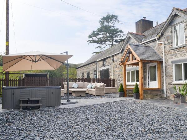Tyddyn Eli, Buchen Sie Ferienhaus Hotels in Llangwm mit Parkplatz, Parkplätze