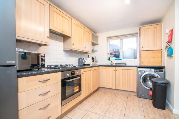 6 bed house with free secure parking & 3 bathrooms, Buchen Sie Villa Wolverhampton West Midlands