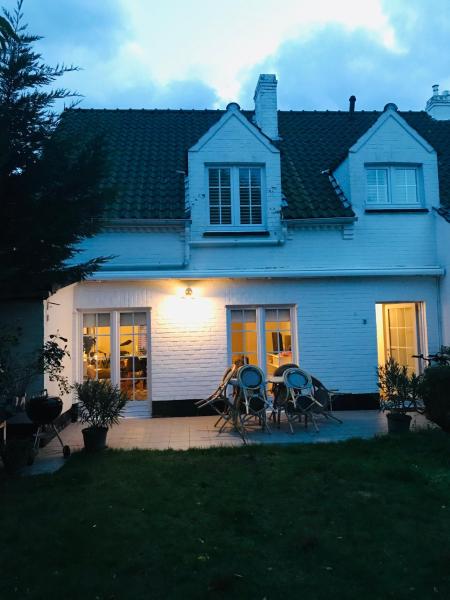 Zee Vakantievilla Begijnhof 5 De Haan, Prenota Villa Hotel a Fiandre Occidentali con parcheggio, Parcheggio