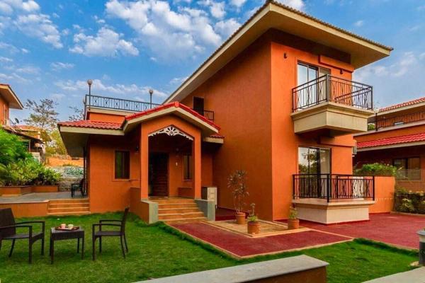 StayVistas B-22 Autumn with Private Pool & Terrace, Réserver Villa Hôtels à Maharashtra avec piscine, Piscine