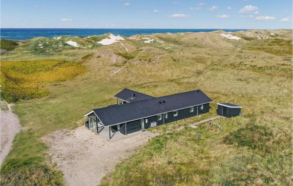 Four-Bedroom Holiday Home In Ringkobing, Prenota Casa vacanze Hotel a Vestjylland con parcheggio, Parcheggio