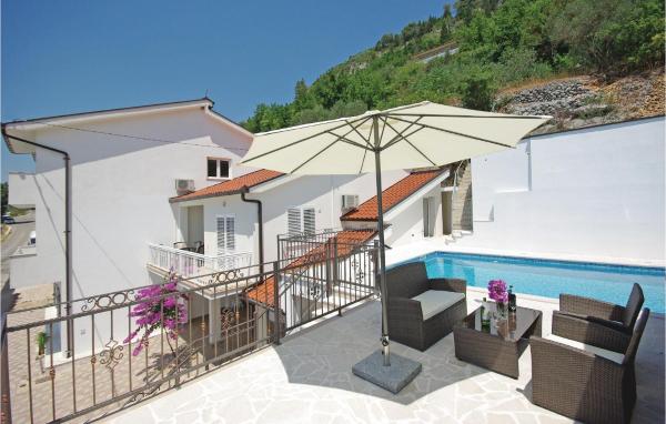 Four-Bedroom Holiday Home In Veliki Prolog, Buchen Sie Ferienhaus Veliki Prolog Gespanschaft Split-Dalmatien