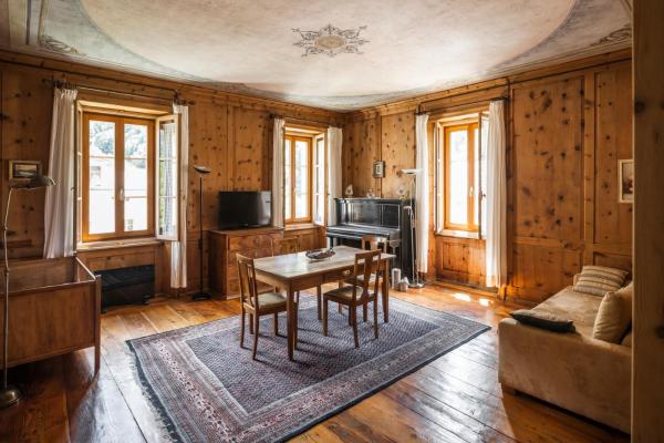 Casa Pool tra St Moritz e il lago di Como, Reserva ahora Casa o chalet Cabañas en Grisones, Cabaña