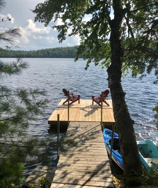 Chalet "Ici et maintenant, sur le lac", Reserva ahora Chalet de montaña Hoteles en Quebec con aparcamiento, Aparcamiento