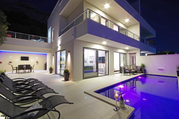 Holiday home Anja, Buchen Sie Ferienhaus Hotels in Gespanschaft Split-Dalmatien mit Pool, Schwimmbad