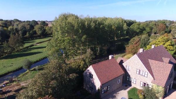Charmes de Velupont with Wellness, Buchen Sie Ferienhaus Braives 