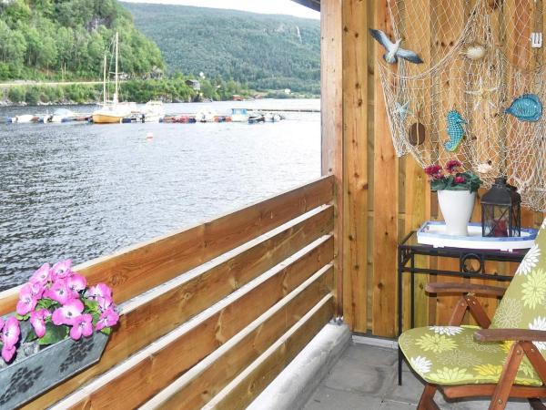 Seaside Serenity in Leirvik-By Traum, Prenota Casa vacanze Hotel a Vestland con parcheggio, Parcheggio