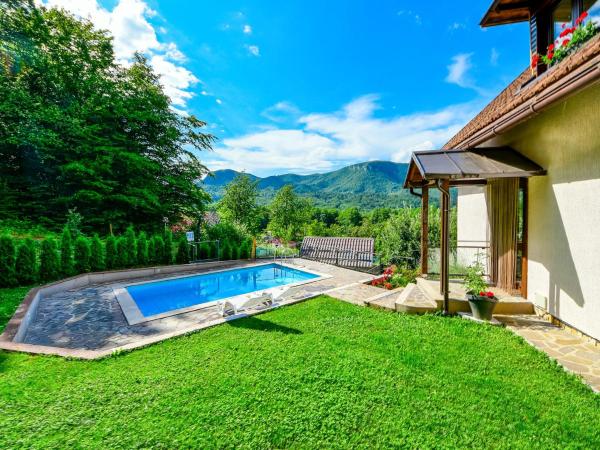 Holiday Home Božica by Interhome, Buchen Sie Ferienhaus Hotels mit Pool in Kvarner-Bucht, Schwimmbad