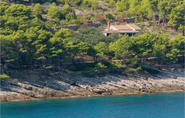 Two-Bedroom Holiday Home In Postira, Prenota Casa vacanze Postira 