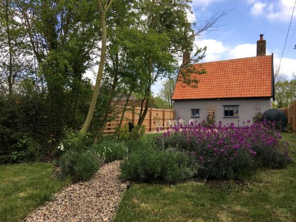 Watt Cottage, Buchen Sie Ferienhaus Hotels in Suffolk mit Parkplatz, Parkplätze