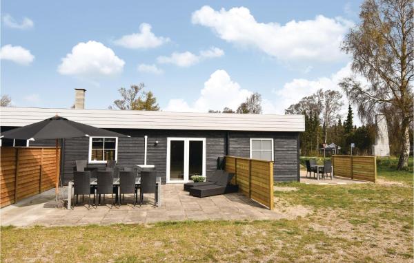 3 Bedroom Cozy Home In Væggerløse, Reserva ahora Casa o chalet Hoteles en Falster con aparcamiento, Aparcamiento