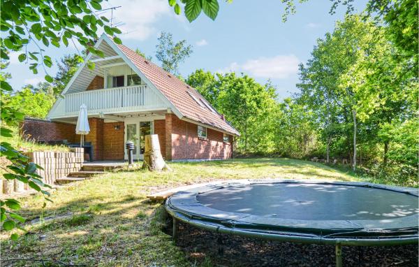 Three-Bedroom Holiday Home In Glesborg, Book Vacation Home Glesborg Midtjylland