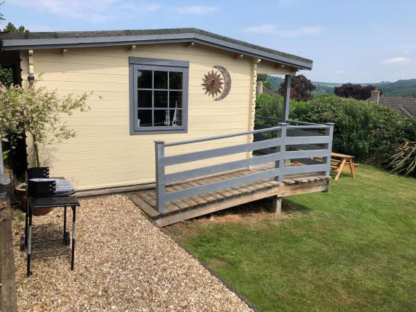 Morlais Log Cabin, Buchen Sie Chalet Hotels in Dorset mit Parkplatz, Parkplätze