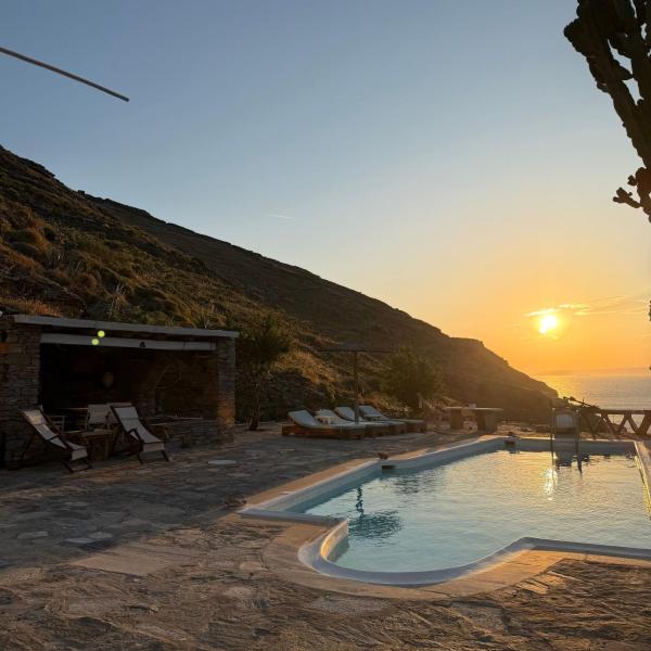 Sun Holiday House, Reserva ahora Villa Hoteles en Kea con piscina, Piscina