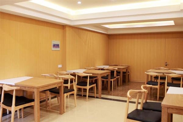 GreenTree Inn Shandong Laiwu Bus Station Express Hotel, Prenota Hotel Hotel a Shandong con parcheggio, Parcheggio