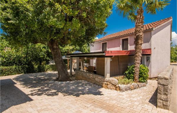 Amazing Home In Malinska Dubasnica With Wifi, Buchen Sie Ferienhaus Malinska Insel Krk