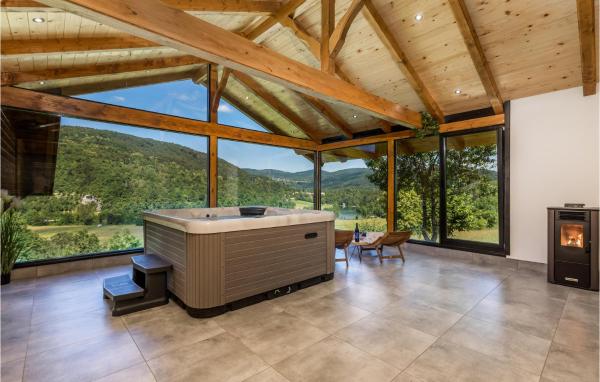 Pet Friendly Home In Severin Na Kupi With Sauna, Buchen Sie Ferienhaus Hotels mit Pool in Kvarner-Bucht, Schwimmbad