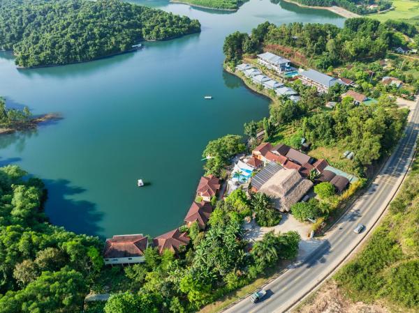 Phong Nha Lake House Resort, Prenota Resort Hotel a Quang Binh con piscina, Piscina