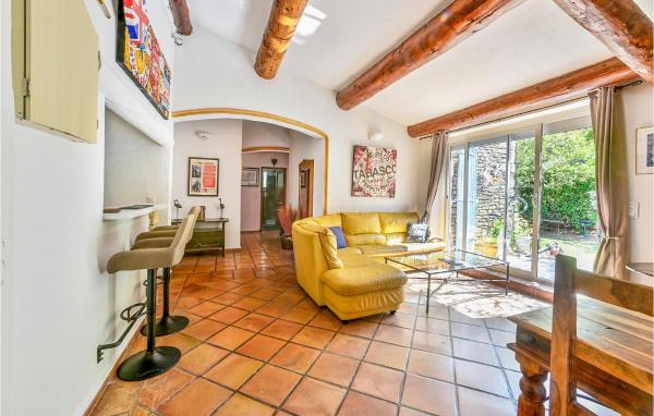Amazing Home In Maubec With House A Mountain View, Reserva ahora Casa o chalet Hoteles en Maubec con piscina, Piscina
