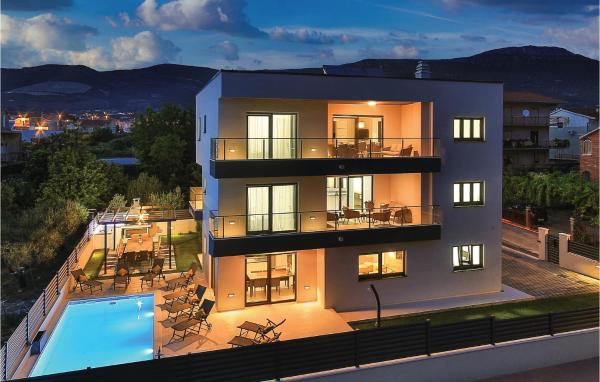 Gorgeous Home In Kastel Novi With Wifi, Buchen Sie Ferienwohnung Hotels in Gespanschaft Split-Dalmatien mit Pool, Schwimmbad
