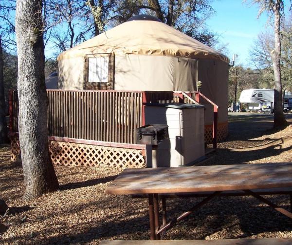 Lake of the Springs Camping Resort Yurt 2, Prenota Villaggio turistico Hotel con piscina a Oregon House, Piscina