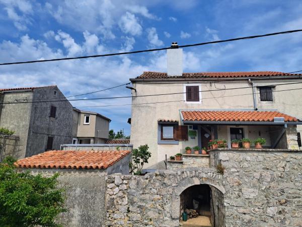 Holiday Home Pernat, Prenota Casa vacanze Hotel a Isole Quarnerine con parcheggio, Parcheggio