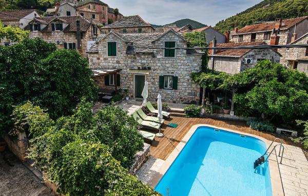 2 Bedroom Pet Friendly Home In Postira, Prenota Casa vacanze Hotel a Croatian Islands con piscina, Piscina