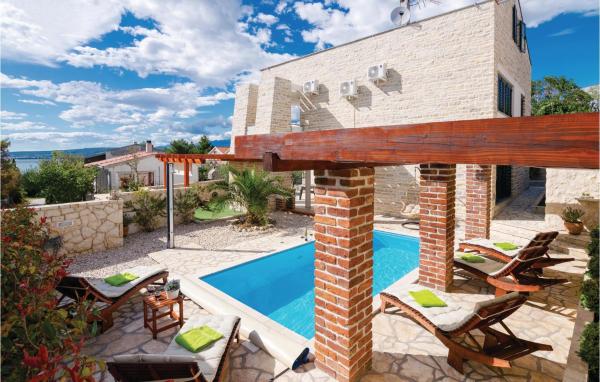 Amazing Home In Novigrad With Sauna, Buchen Sie Ferienhaus Hotels in Novigrad mit Parkplatz, Parkplätze