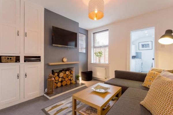 Ashton House - Stylish 2 Bedroom House, Close to Luton Town Center & Airport, Prenota Casa vacanze Luton Bedfordshire