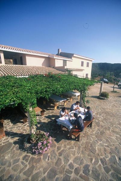 Agriturismo Predas Rujas, Buchen Sie  Hotels in Torpe mit Parkplatz, Parkplätze