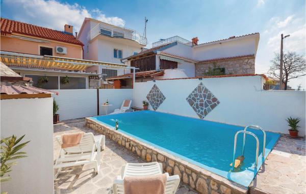 Awesome Home In Jadranovo With Wifi, Buchen Sie Ferienhaus Hotels mit Pool in Kvarner-Bucht, Schwimmbad