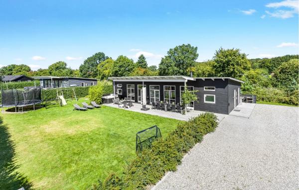 Awesome Home In Haderslev With Kitchen, Reserva ahora Casa o chalet Hoteles en Knud con aparcamiento, Aparcamiento