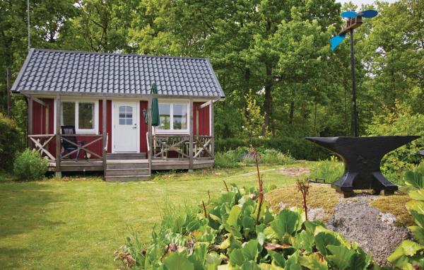 2 Bedroom Cozy Home In Ronneby, Prenota Casa vacanze Hotel a Gotaland con parcheggio, Parcheggio