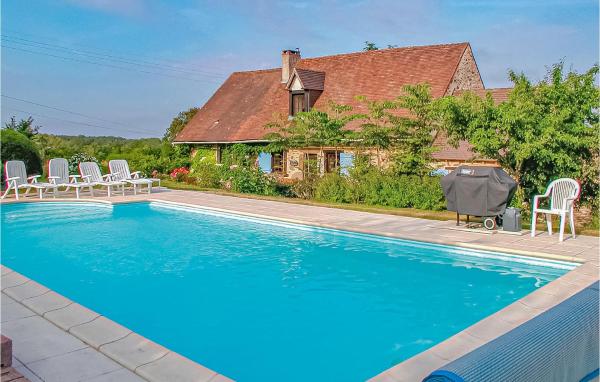 3 Bedroom Lovely Home In St, Priest La Fougeres, Prenota Casa vacanze Hotel a Aquitania con piscina, Piscina
