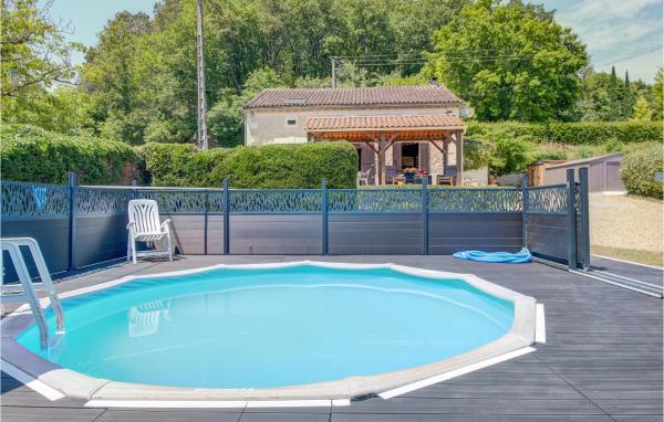 Cozy Home In Douzillac With Outdoor Swimming Pool, Réserver Maison de vacances Douzillac 