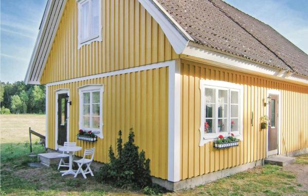 1 Bedroom Awesome Home In Strmsnsbruk, Prenota Casa vacanze Hotel a Småland con parcheggio, Parcheggio