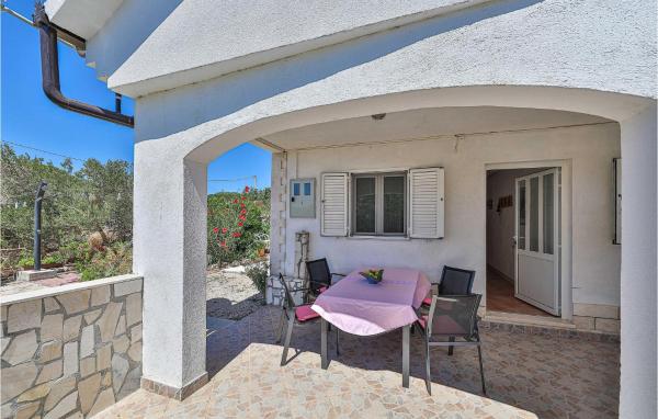 2 Bedroom Awesome Home In Drvenik Mali, Buchen Sie Ferienwohnung Hotels in Gespanschaft Split-Dalmatien mit Parkplatz, Parkplätze