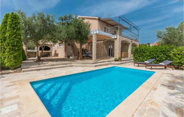 Stunning Home In Dobropoljana With House Sea View, Reserva ahora Casa o chalet Hoteles con piscina en Pasman Island, Piscina