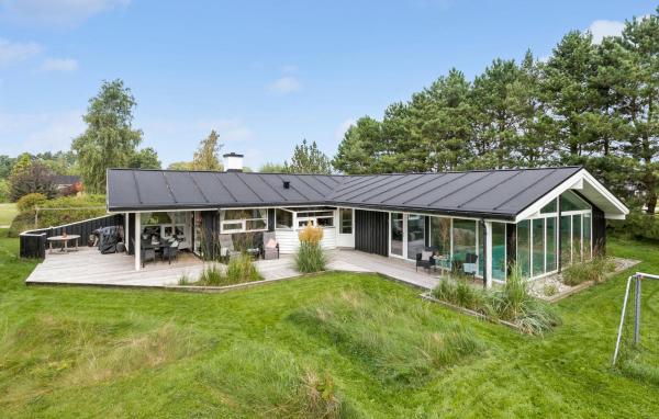 Gorgeous Home In Knebel With Sauna, Prenota Casa vacanze Hotel a Vestjylland con parcheggio, Parcheggio