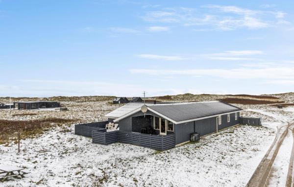 Awesome Home In Thisted With Private Swimming Pool, Can Be Inside Or Outside, Prenota Casa vacanze Hotel a Vestjylland con parcheggio, Parcheggio