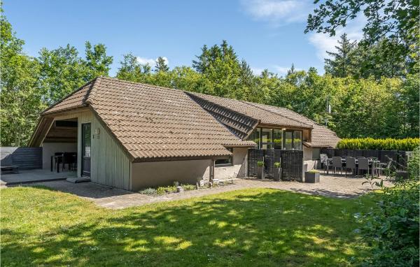 Lovely Home In Oksbøl With Swimming Pool, Réserver Maison de vacances Oksbol 
