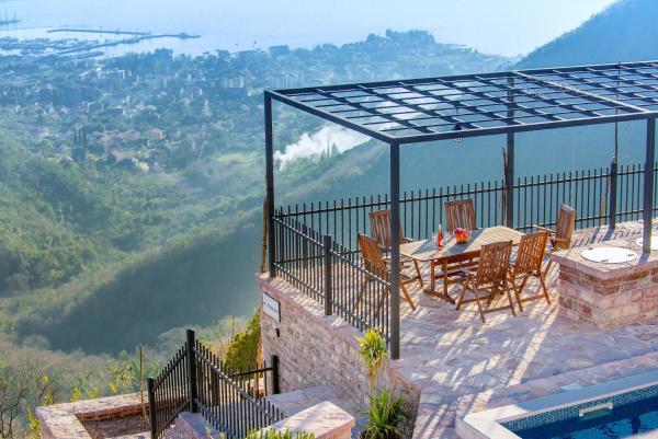 Kuća Garbo Vila, Reserva ahora Villa Cabañas en Tivat County, Cabaña