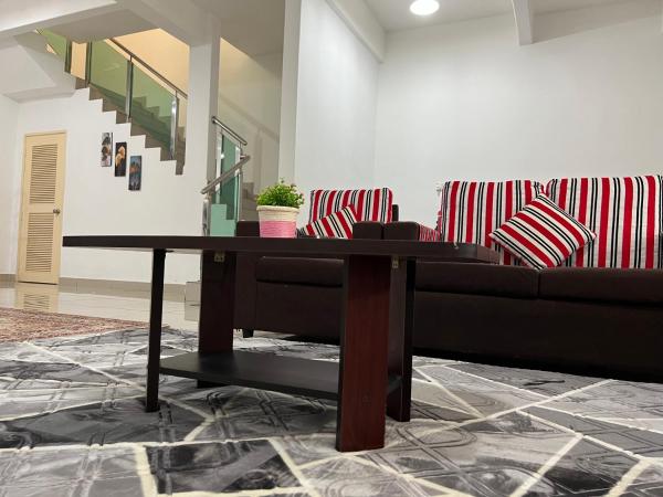 De Pontian Homestay, Prenota Casa vacanze Hotel a Johor con parcheggio, Parcheggio