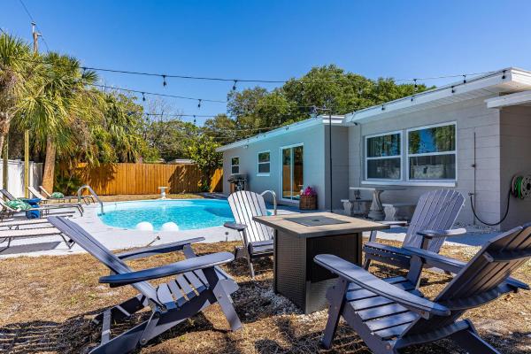 NEW Mid Century Modern Largo Retreat, Prenota Hotel Largo Pinellas County