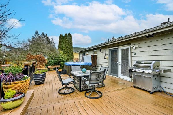 Lynnwood Home Private Hot Tub, Fire Table and Grill, Buchen Sie Ferienhaus Edmonds Washington (state)