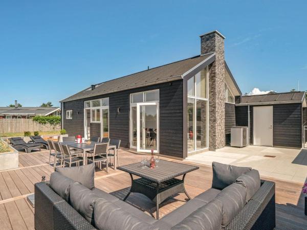 Holiday Home Erk - 700m from the sea by Interhome, Prenota Casa vacanze Hotel a Vestjylland con parcheggio, Parcheggio