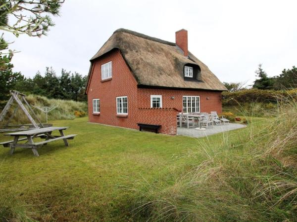 Holiday Home Lioba - 400m from the sea by Interhome, Buchen Sie Ferienhaus Hotels in Ho mit Parkplatz, Parkplätze