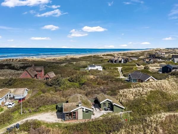 Holiday Home Jobst - 150m from the sea by Interhome, Prenota Casa vacanze Hotel a Vestjylland con parcheggio, Parcheggio