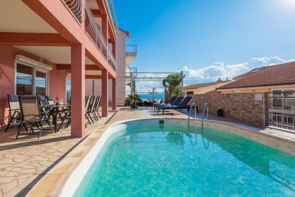Solaris Holiday Home - Private Pool, Book Vacation Home Hotels in Split Region with a Pool, Swimming Pool