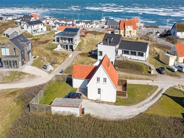 Holiday Home Bernice - 150m from the sea by Interhome, Prenota Casa vacanze Hotel a Vestjylland con parcheggio, Parcheggio